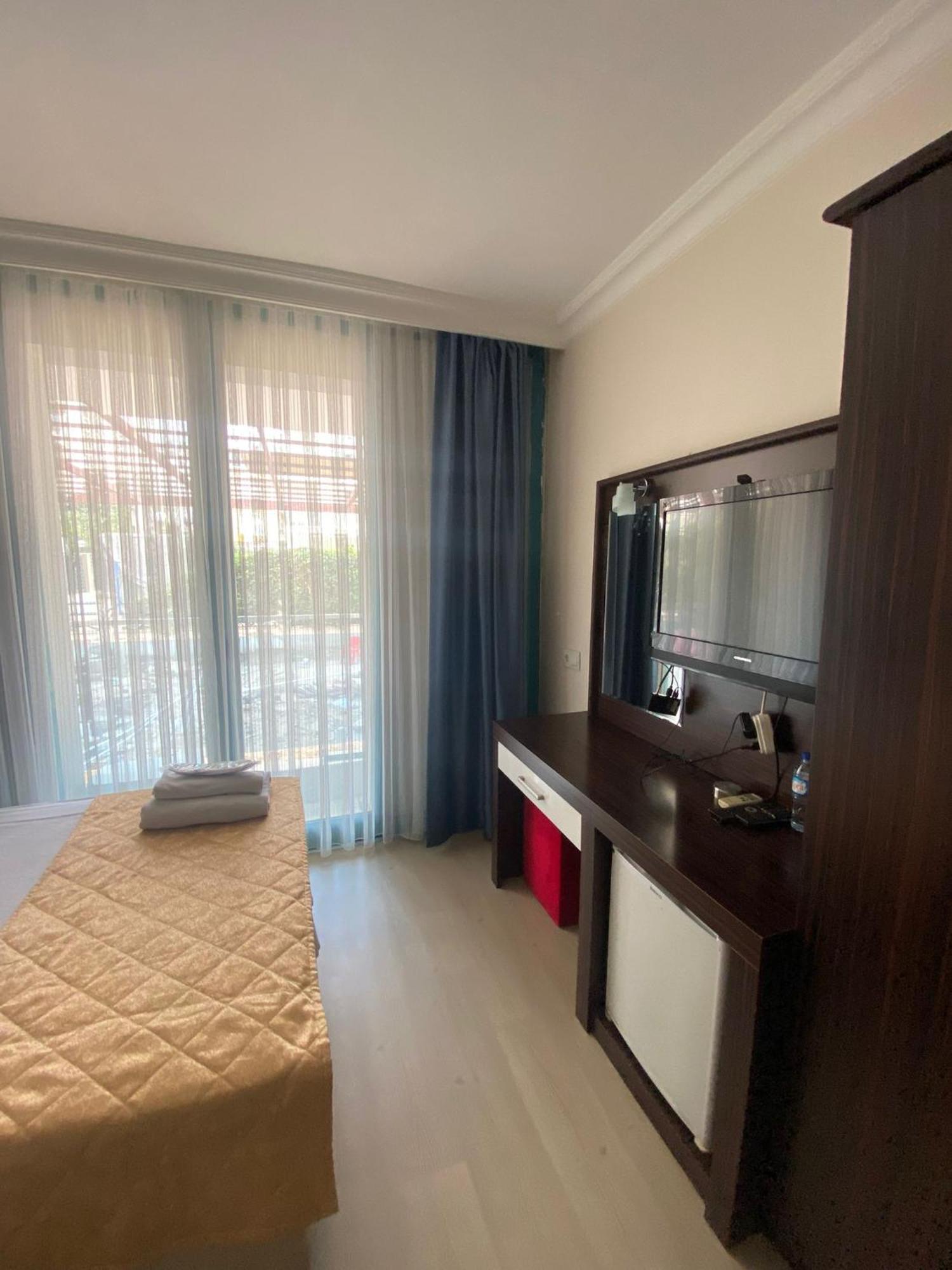 Theluna City Hotel Antalya Room photo